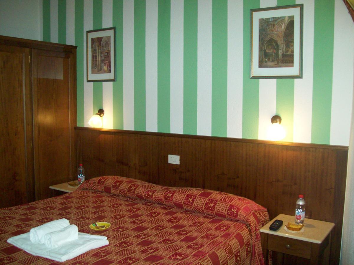 Revello Hotel Excalibur المظهر الخارجي الصورة