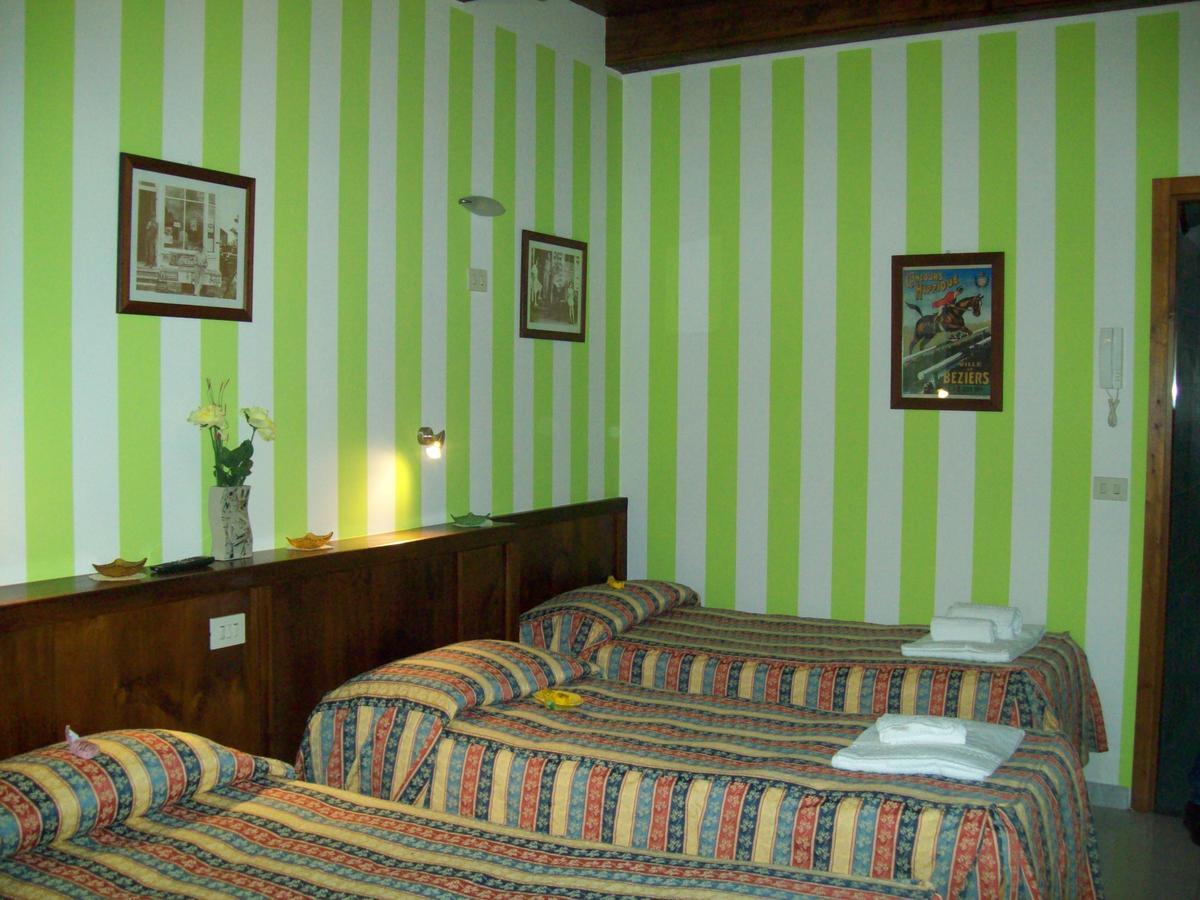 Revello Hotel Excalibur المظهر الخارجي الصورة