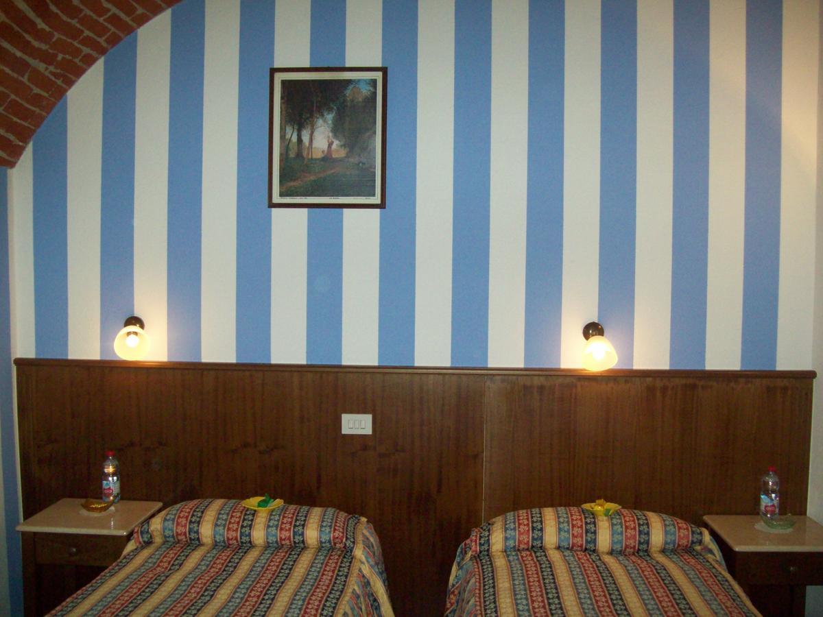 Revello Hotel Excalibur المظهر الخارجي الصورة